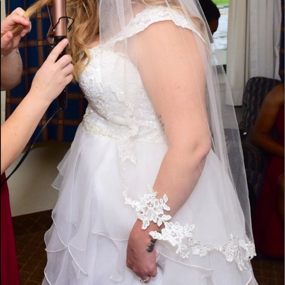 Wedding Dress - Picture 5 of 7